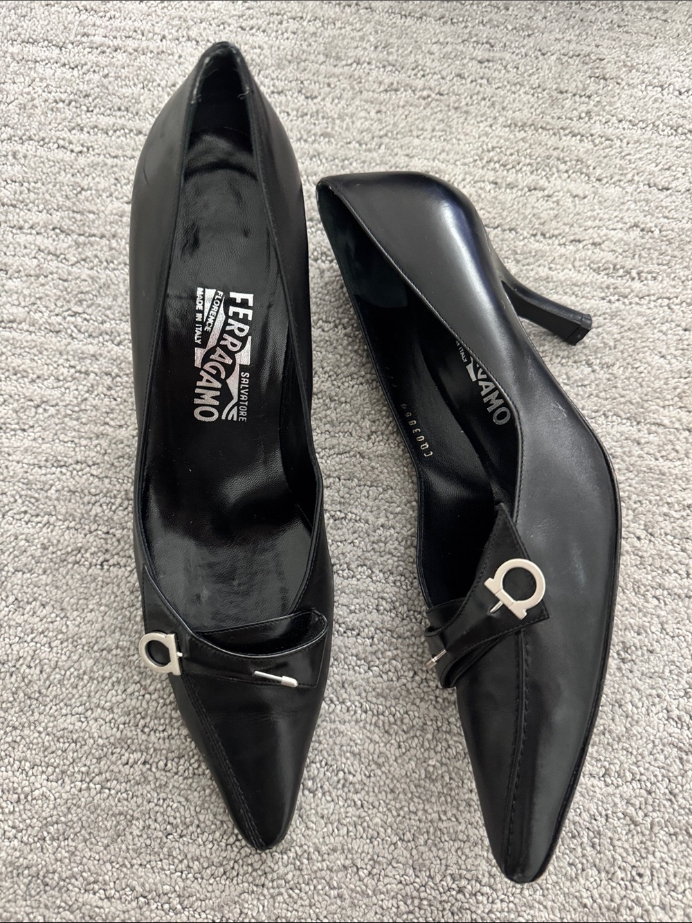Salvatore Ferragamo Black Leather Pointed-Toe Pumps w/ Silver Logo Accent Sz 8.5